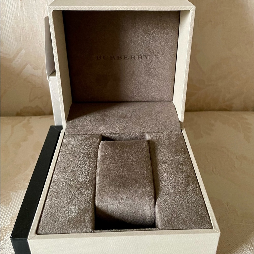 Authentic Burberry Watch Case - Picture 2 of 8
